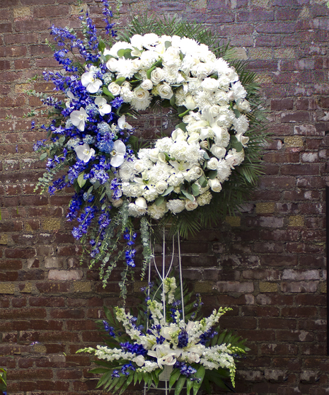 Sympathy Wreath in Pure White Beauty